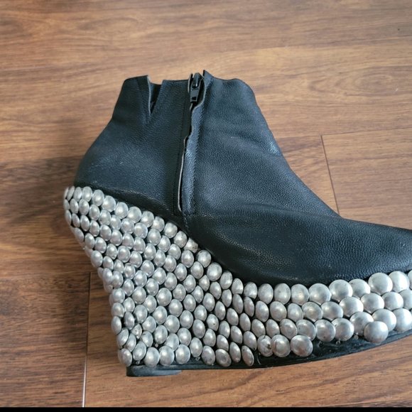 Jeffrey Campbell, Wedged Heel Open Toe, Black Leather with Studs, Size 8.5 - Picture 3 of 6